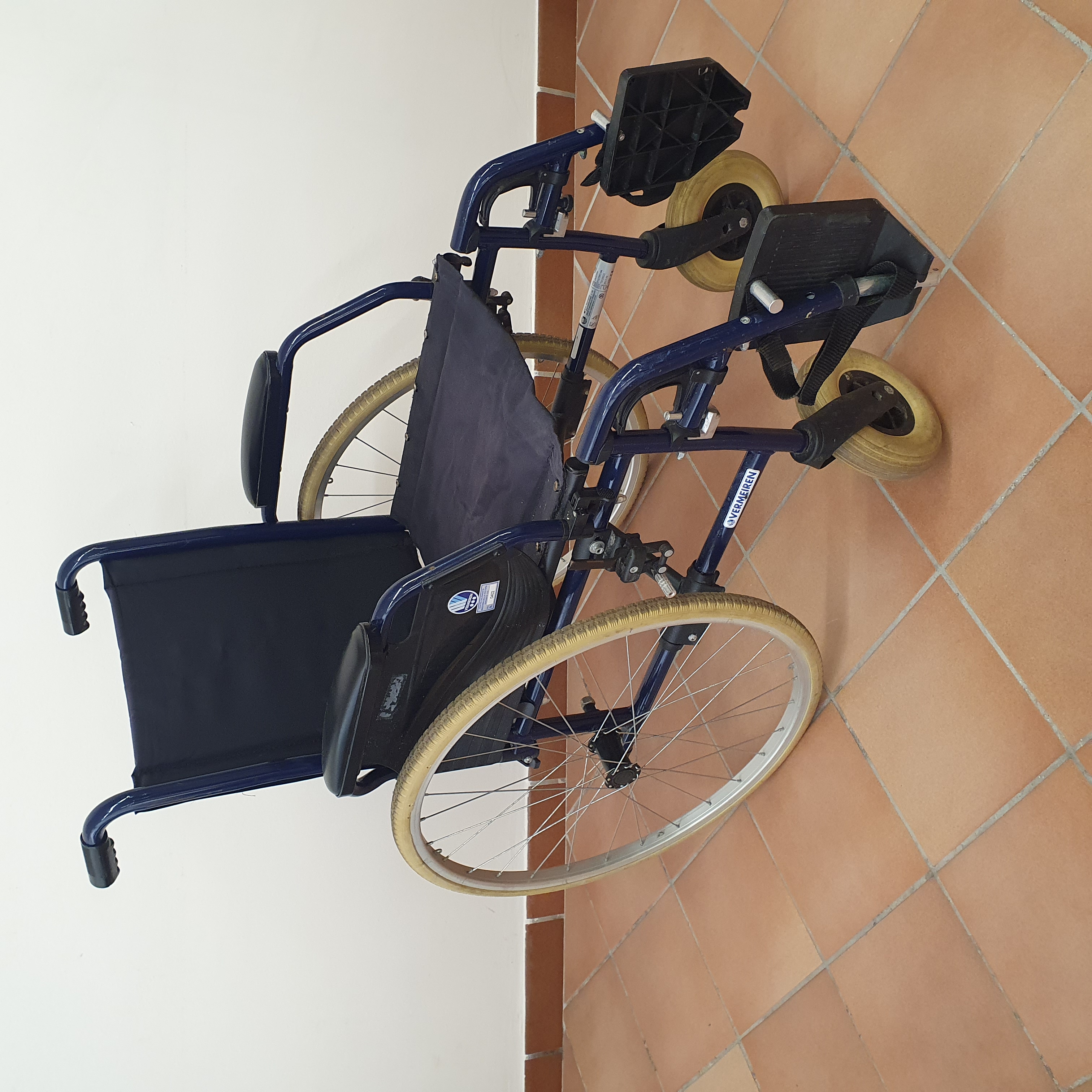 Art. 0402 Sedia a rotelle