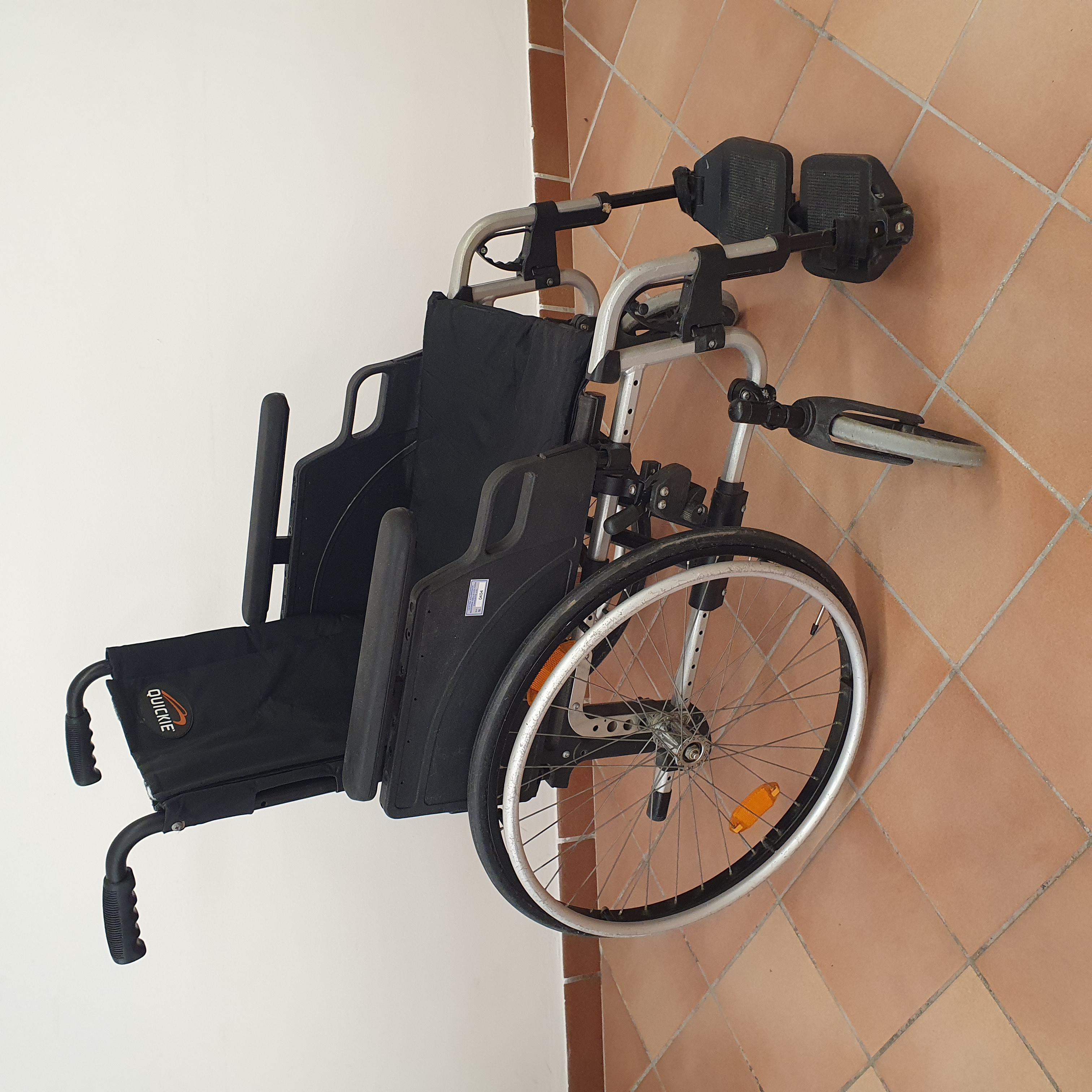Art. 0404 Sedia a rotelle