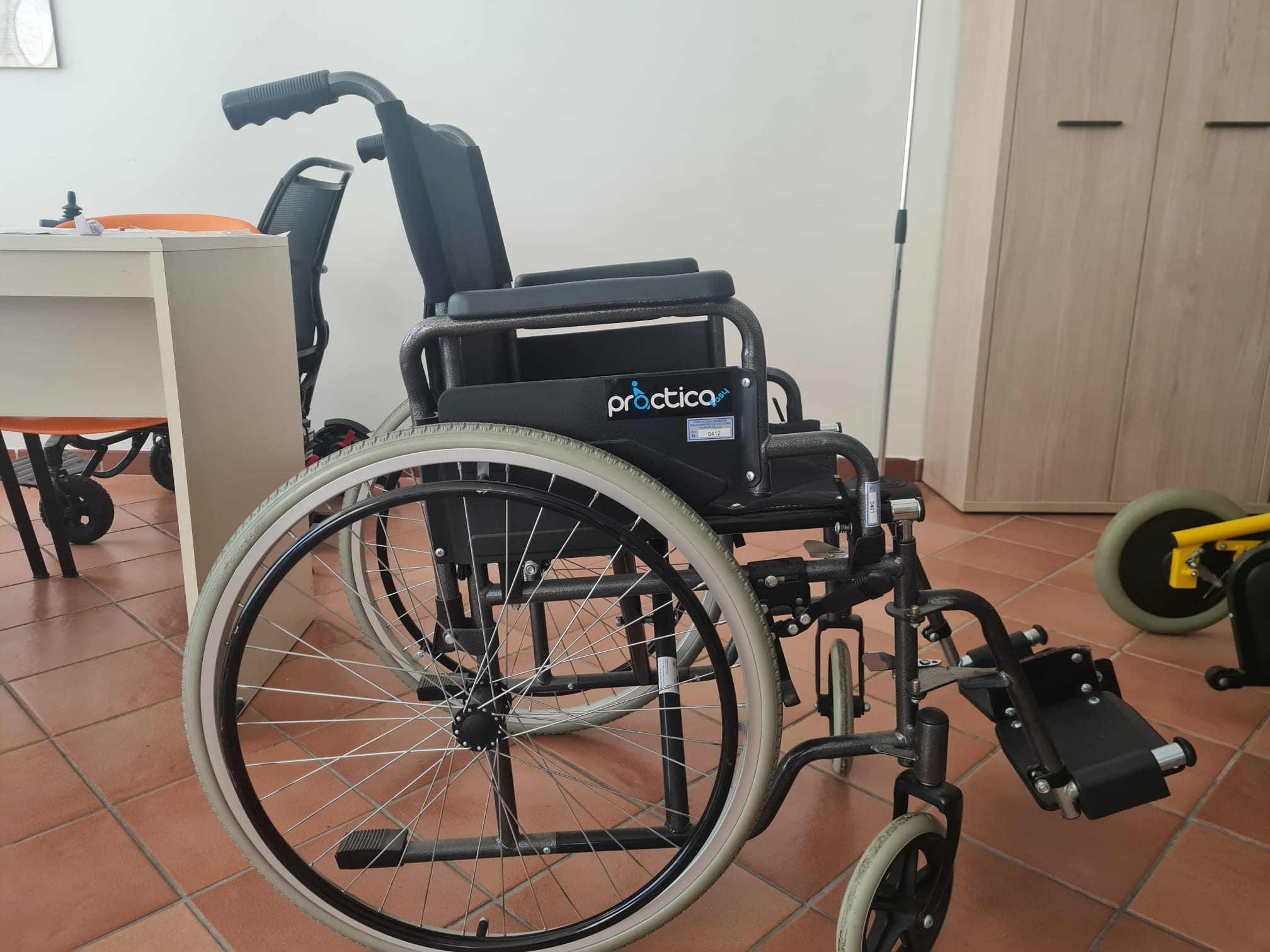 Art. 0412 Sedia a rotelle