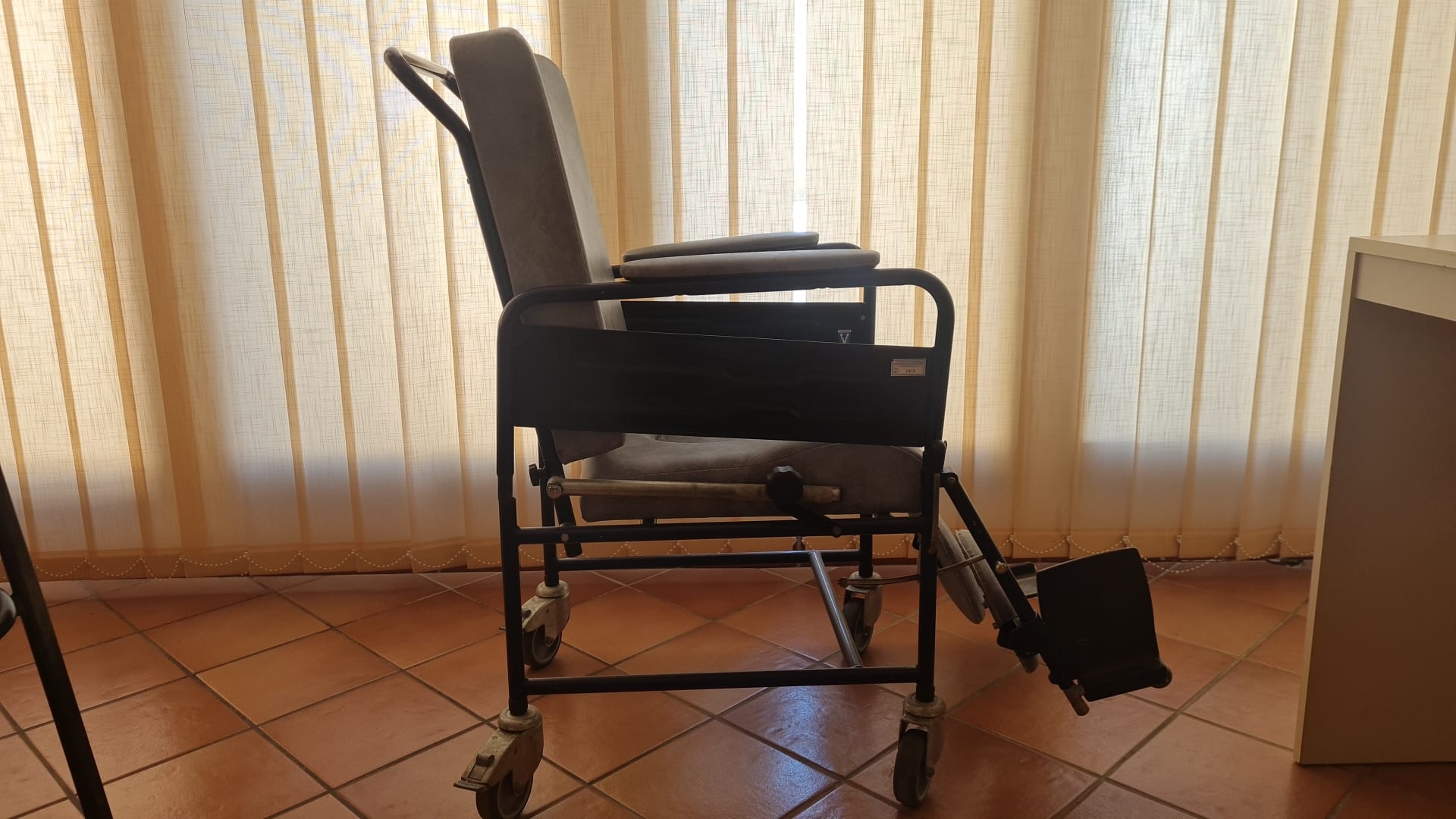 Art. 0414 Sedia a rotelle